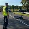Jak ważna jest odpowiednia ilość snu, przekonał się 20-letni mieszkaniec gminy Budry. Kierujący BMW zasnął za kierownicą i dachował.