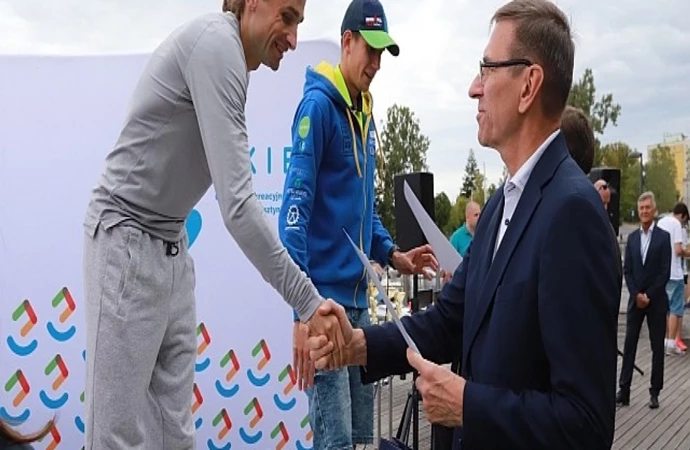 {430 osób wzięło udział w Ukiel Olsztyn Półmaraton 2018. Najszybszy był Wojciech Kopeć.}